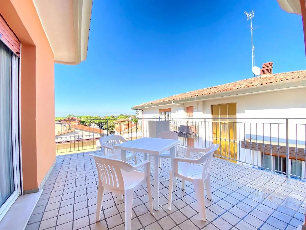 Appartamenti Adriana Carraro Immobiliare - Family Apartments Lido di Jesolo 0*,  Włochy